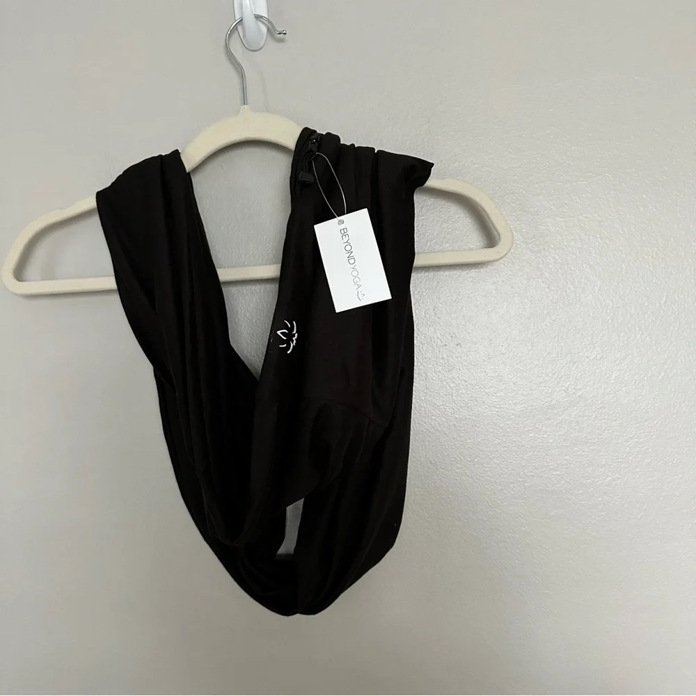 NWT Beyond Yoga Pocket Infinity Scarf